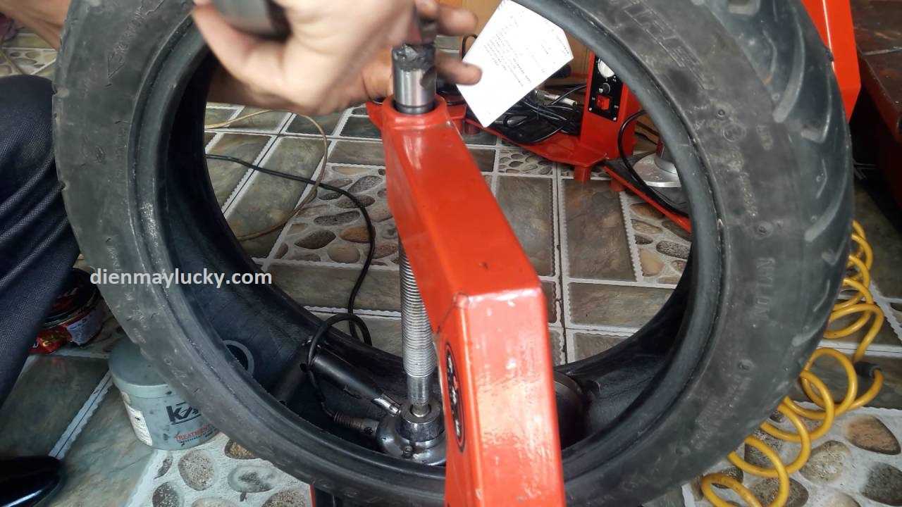 cách vá lốp không săm xe máy